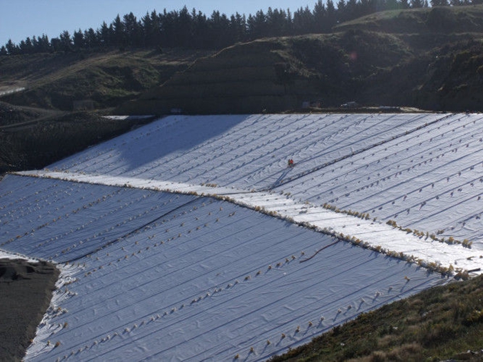 復(fù)合土工膜的應(yīng)用及施工方法